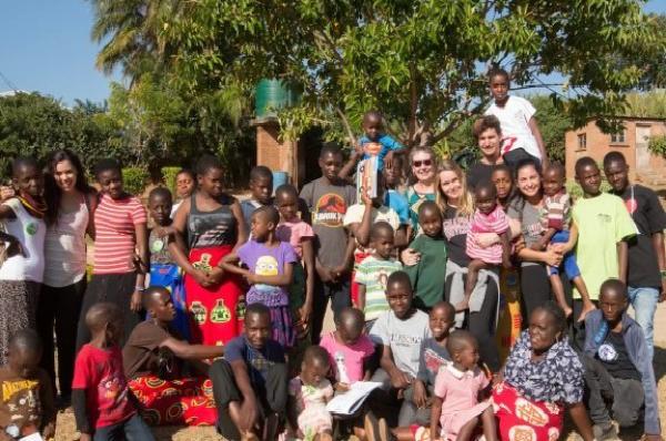 Ariana, Harper, Nate and Gabriella with the children in 2016